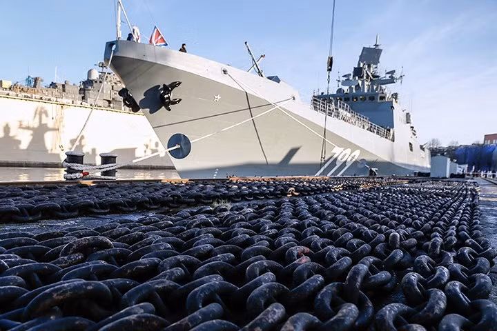 Vào năm 2020 tại nhà máy Zaliv (Crimea), hai tàu đổ bộ vạn năng sẽ được khởi công, tại xưởng đóng tàu Severnaya Verfi; 2 tàu khu trục hiện đại hóa thuộc Dự án 22350 với 24 tên lửa mỗi chiếc cũng sẽ được khởi công.