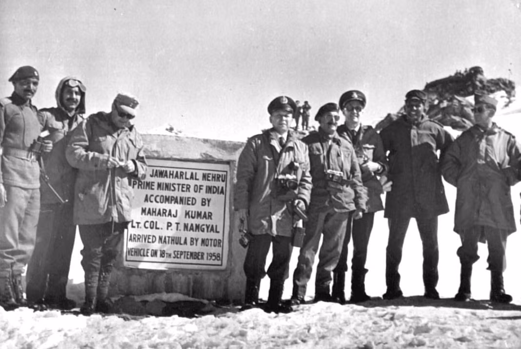 Thứ ba, các cuộc đàm phán về vấn đề biên giới được bắt đầu vào năm 1981 đã bị đình trệ. Cho dù Trung Quốc đã đồng ý với yêu cầu của Ấn Độ về cách tiếp cận theo khu vực để giải quyết tranh chấp, thì tại vòng đàm phán thứ 6 tháng 11/1985, mỗi bên lại đưa ra lập trường không thể dung hòa được về vị trí của Đường McMahon theo cách hiểu của mình.