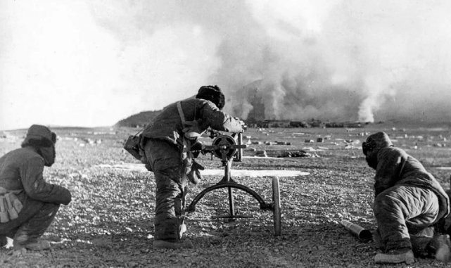 Tháng 7/1986, tin từ New Dehli cho biết việc Trung Quốc trước đó đã chiếm giữ một đài quan sát mà Ấn Độ bỏ trống trong mùa đông đã phá vỡ sự ổn định này. Trong mười hai tháng tiếp theo, cả hai phía đều triển khai một số sư đoàn bộ binh đến phía Đông của Thag La. Điều này đã làm dấy lên những lo ngại về một cuộc chiến tranh biên giới Trung-Ấn lần thứ ba.