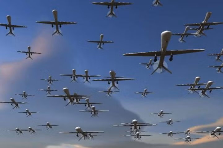 Bên cạnh chiến thuật “mồi nhử”, Azerbaijan còn dùng UAV trinh sát để nắm tình hình trận địa đối phương và áp dụng chiến thuật “bầy đàn” (huy động lượng lớn UAV để tiến đánh đối phương) khiến đối phương bị áp đảo, chống trả không xuể (Còn nữa). Nguồn ảnh: Foxt.