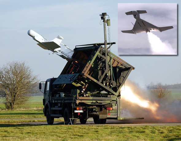 Loại UAV này có cảm biến để quan sát và ghi hình mục tiêu trước và sau khi bị tấn công bằng tên lửa phóng từ UAV. Tên lửa được dẫn đường nên dễ dàng đánh trúng mục tiêu. Còn UAV cảm tử do Israel cung cấp có khả năng lao thẳng vào mục tiêu khiến đối phương không kịp trở tay.