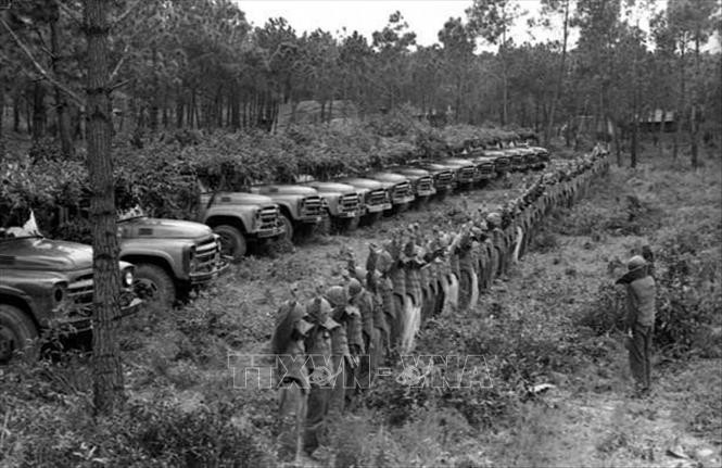 Suốt 16 năm, tuyến hậu cần chiến lược đường Trường Sơn đã vận chuyển hơn 1 triệu tấn vật chất, vũ khí vào các chiến trường; đưa hơn 2 triệu lượt người hành quân; cơ động 10 lượt sư đoàn, hộ tống hơn 90 đơn vị kỹ thuật vào các chiến trường; cứu chữa gần 1 triệu lượt thương bệnh binh; đưa hơn 500.000 người từ tiền tuyến trở về hậu phương, trong đó có hơn 300.000 thương bệnh binh.