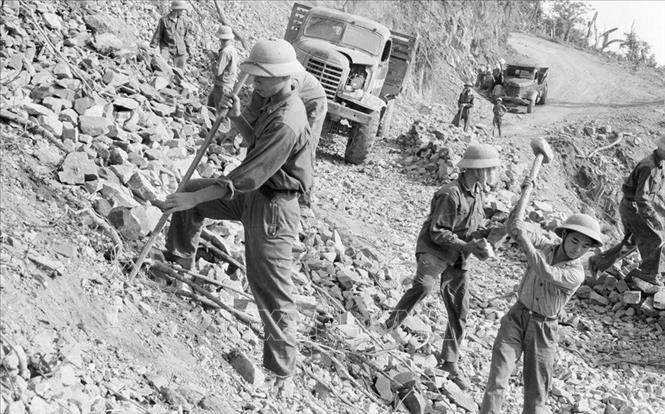 Hơn 20.000 bộ đội, thanh niên xung phong, công nhân giao thông đã hy sinh; hơn 30.000 người bị thương, khoảng 14.500 xe - máy các loại, hơn 700 khẩu pháo các loại bị phá hủy hoặc hư hại nặng; hơn 90.000 tấn hàng hóa bị đánh cháy...