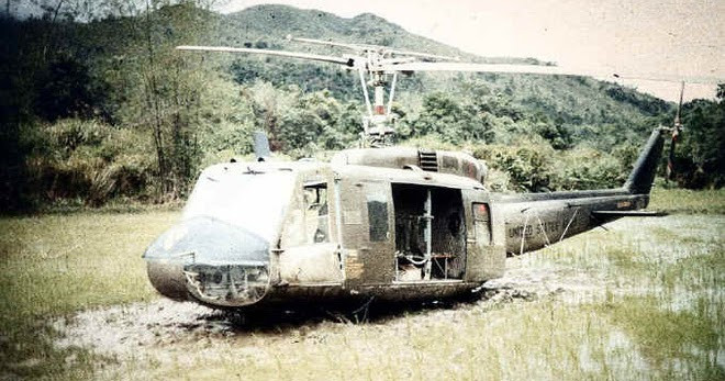 Tướng Merrill McPeak, Tham mưu trưởng Không quân Mỹ, từng là phi công chiến đấu ở Việt Nam. Ông kể lại: Bằng phương tiện quan sát hiện đại gắn trên máy bay, ông có thể săn những chiếc xe vận tải Việt Nam như săn thỏ. Tuy đã bắn nhiều rocket, thả nhiều bom đến như vậy, nhưng không lực Mỹ vẫn không tài nào ngăn nổi sự vận chuyển trên đường Trường Sơn.