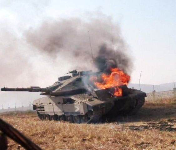 Thứ hai là khi xe nghiêng một chút, giáp chính ở trước mặt và giáp phụ 2 bên thân che phủ tổ lái kém hơn rất nhiều. Đó là chưa kể việc động cơ đặt lên đầu hạn chế việc đặt giáp phức hợp dày lên phía trước thân và thân phải làm cao hơn các xe tăng khác do động cơ đặt phía trước.