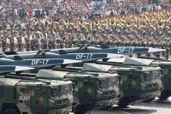 Giám đốc DIA, Trung tướng Scott D. Berrier nói Trung Quốc sẽ "hiện đại hóa cơ bản" quân đội trong sáu năm và đặt mục tiêu giới thiệu các công nghệ quân sự "đột phá" nhất vào năm 2030-2035, theo tài liệu mà Ủy ban Quân vụ Thượng viện cung cấp cho tạp chí Không lực của Mỹ ngày 29/4.