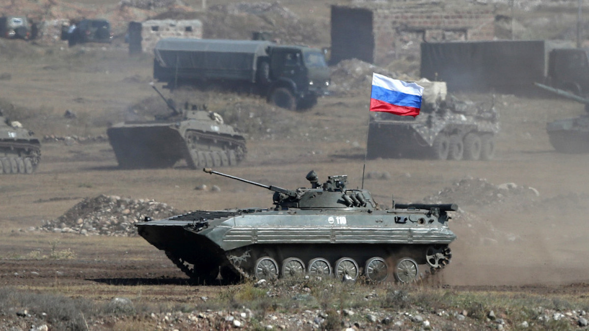 Thay vì tăng cường an ninh cho người dân Mỹ như người ta mong đợi thì việc mở rộng NATO sẽ làm tăng nguy cơ Mỹ bị lôi kéo vào một cuộc chiến với Nga. Mỹ tiếp tục tiến tới trong quá trình trao tư cách thành viên NATO cho Ukraine hoặc Gruzia có nguy cơ châm ngòi cho một cuộc xung đột lớn giữa NATO-Nga.