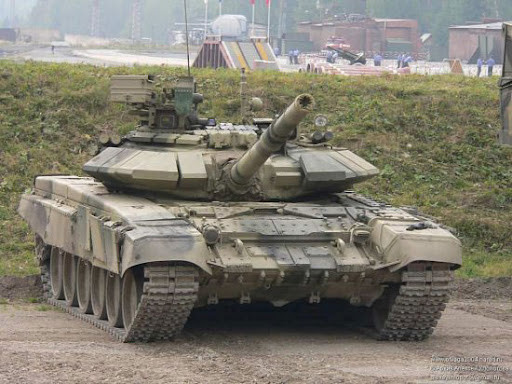 Ban đầu xe được đặt tên là T-72BU, nhưng sau đó được đổi tên thành T-90, đây là loại xe tăng tiên tiến được biên chế cho các đơn vị chiến đấu chủ lực thuộc lực lượng mặt đất và Hải quân đánh bộ của Nga.