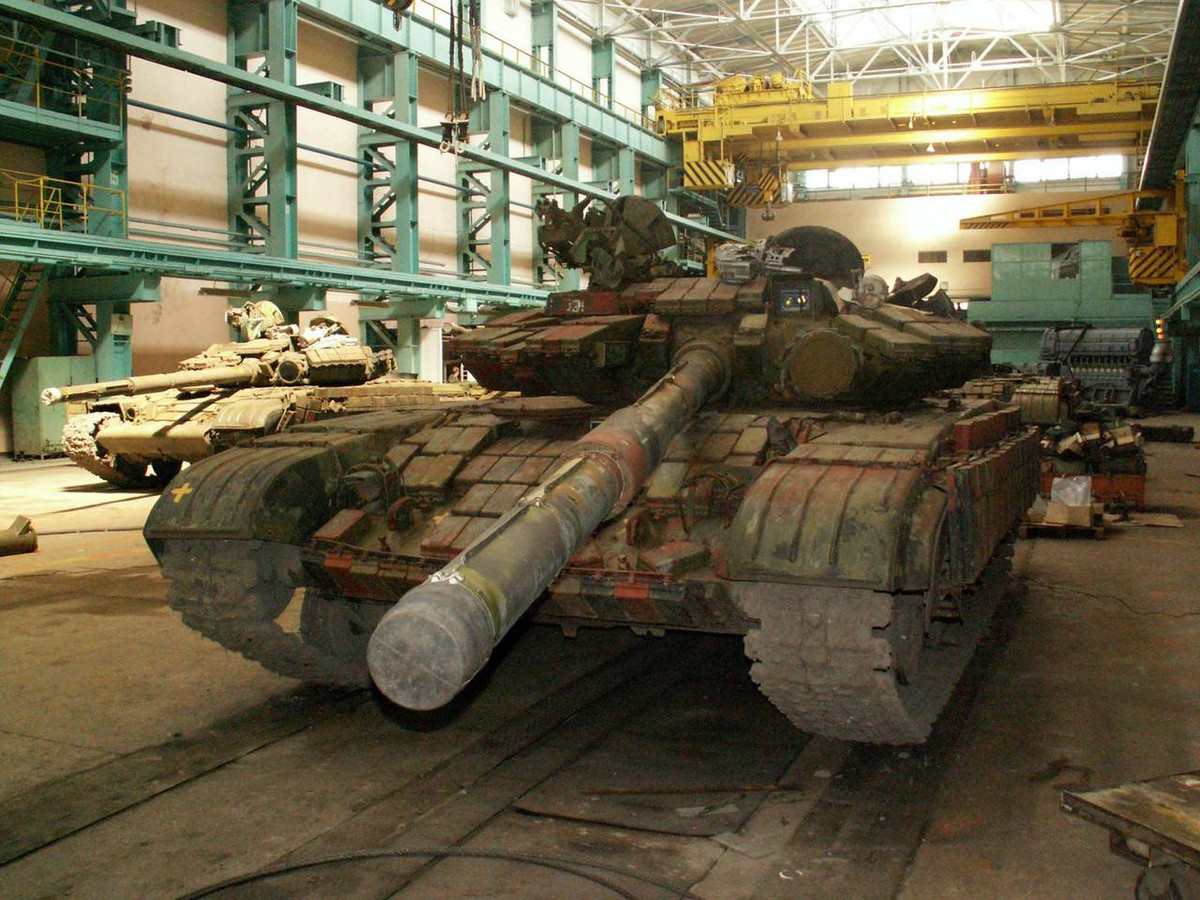 Nga cũng không cung cấp thành phần hóa học để sản xuất nòng pháo chính của xe tăng, nên Ấn Độ phải tự mày mò dựa trên nòng pháo nhập về và thất bại trong việc sao chép nòng pháo của T-90S, vì vậy giới quân sự Ấn Độ cũng phải “tự nhủ” rằng nòng T-90S chắc cũng không khác gì nòng T-72M1.