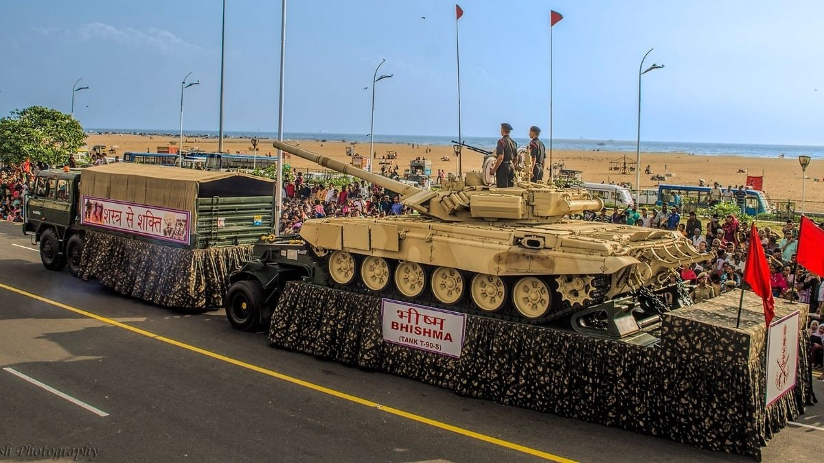 Đây là một trong những ví dụ rất thú vị về việc nhiều tiền nhưng đầu tư không đúng cách. Sản xuất quốc phòng chỉ là một bộ phận của sản xuất nói chung, khi nền tảng công nghệ trong nước còn yếu kém, việc mua dây chuyền công nghệ cao về chỉ góp phần tạo ra gánh nặng cho đất nước. Nguồn ảnh: Foxt.