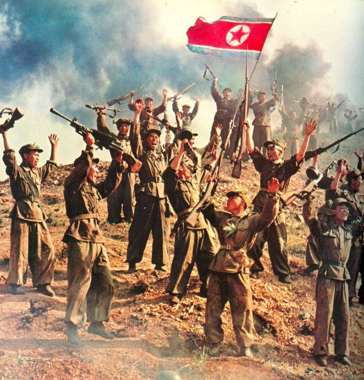 Cuộc chiến bắt đầu vào tháng 6/1950 với việc xe tăng và bộ binh của Triều Tiên đẩy lùi quân Hàn Quốc và lực lượng đặc nhiệm của Mỹ xuống phía nam bán đảo. Sau đó, vào tháng 9 đến lượt Triều Tiên bị đẩy lùi lên phía bắc bán đảo tới biên giới Trung Quốc sau khi thủy quân lục chiến Mỹ đổ bộ vào sau phòng tuyến của họ tại Inchon.