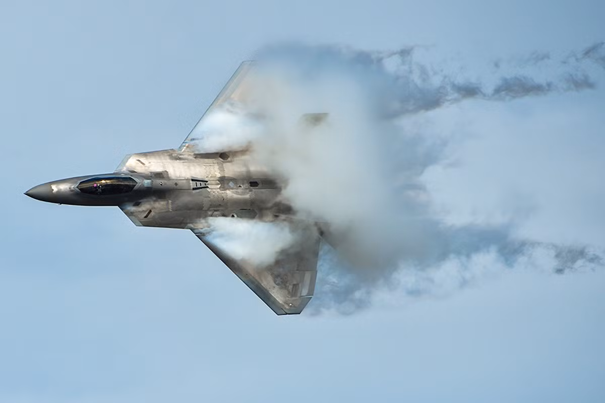 Một số tài liệu vừa được Pháp công bố cho thấy, một phi công chiến đấu của nước này, đã từng “hạ sát” một máy bay chiến đấu tàng hình F-22 Raptor của Mỹ trong một cuộc diễn tập.