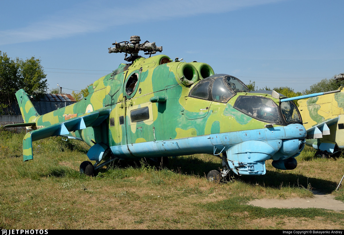 138 chiếc trực thăng vũ trang Mi-24 (tức là bằng một nửa tổng số) cũng bị bán đi. Hơn 200 chiếc máy bay huấn luyện L-39 cũng đã bị bán. Máy bay vận tải được chuyển đổi ồ ạt sang máy bay dân dụng và sau đó chúng cũng bị bán ra nước ngoài hoặc thải bỏ.