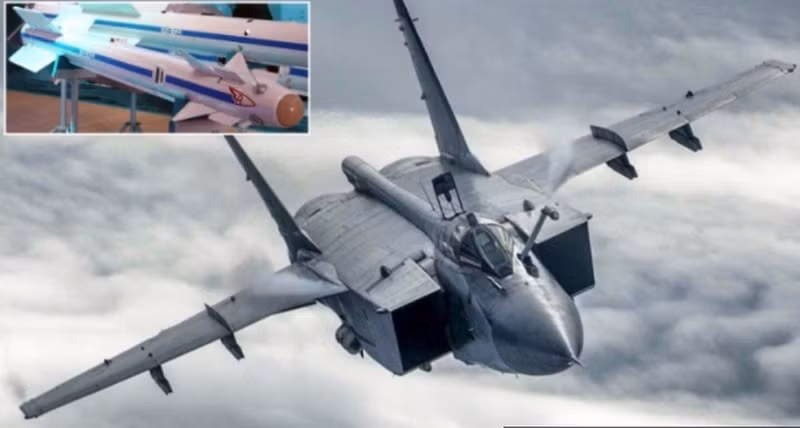 So với R-73, tên lửa R-74 đã tăng tầm phóng tối đa từ 30km lên 40km, có thể bắn vào các mục tiêu cách xa 300m và có thể thay đổi mục tiêu trong khi bay do được trang bị thiết bị tìm kiếm phức tạp, hiện đại hơn.