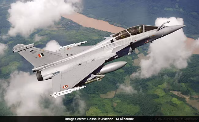 Ngoài ra máy bay có thể tham gia nhiệm vụ trinh sát chiến thuật và chiến lược thời gian thực bằng cách sử dụng Areos pod. Tiếp nhiên liệu cho máy bay khác trên chuyến bay. Răn đe hạt nhân bằng tên lửa ASMP-A.