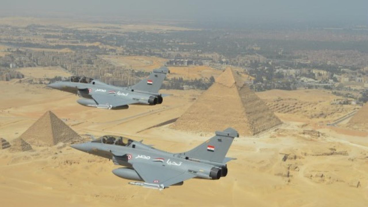 Rafale đã tìm thấy thị trường của mình tại khu vực vùng Vịnh khi bán cho Qatar 36 chiếc và Ai Cập đã đặt hàng 24 chiếc đầu tiên vào năm 2015, tiếp theo là 30 chiếc vào đầu năm nay.