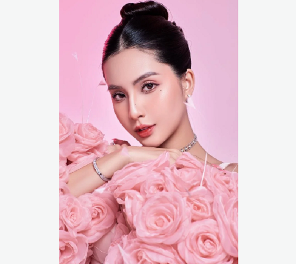 Thien An khoe nhan sac 'me mot con' trong bo anh don Tet