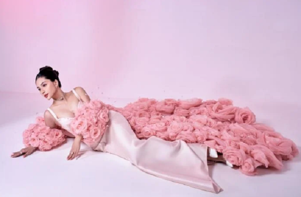 Thien An khoe nhan sac 'me mot con' trong bo anh don Tet-Hinh-8