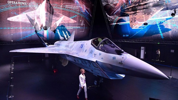 Ông Alexander Mikheev, Giám đốc điều hành của Rosoboronexport cũng nói về tiềm năng xuất khẩu của Su-75 Checkmate, đi kèm với thảo luận về khả năng hợp tác nước ngoài. 