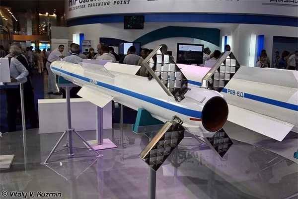 Lý do chính cho tuyên bố này là bởi người Nga tự tin khẳng định RVV-MD2 chính là tên lửa không chiến tầm ngắn đầu tiên được trang bị hệ thống dẫn đường quán tính (INS). 