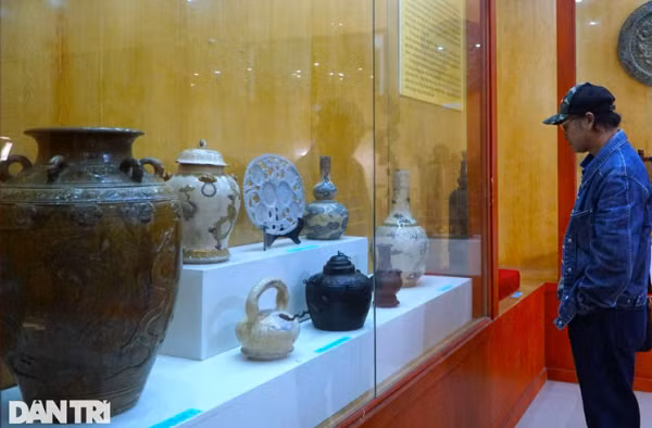 Dịp Tết Nguyên đán Giáp Thìn năm 2024, Bảo tàng tỉnh Thanh Hóa trưng bày gần 100 cổ vật quý giá gắn liền với hình tượng rồng Việt từ thời kỳ văn hóa Đông Sơn đến thế kỷ XX để người dân và du khách tham quan.