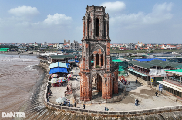 Chiem nguong ve dep nha tho do nam sat bo bien o Nam Dinh-Hinh-2