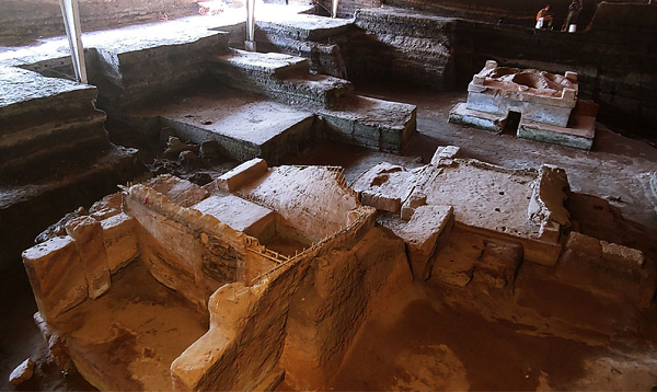 Nhà khảo cổ tại Khoa Nhân chủng học thuộc Đại học Colorado Boulder (UCB) sử dụng các mẫu carbon lấy từ nhiều vật liệu xây dựng khác nhau trong kim tự tháp và xác định chúng có niên đại từ năm 545 đến năm 570 