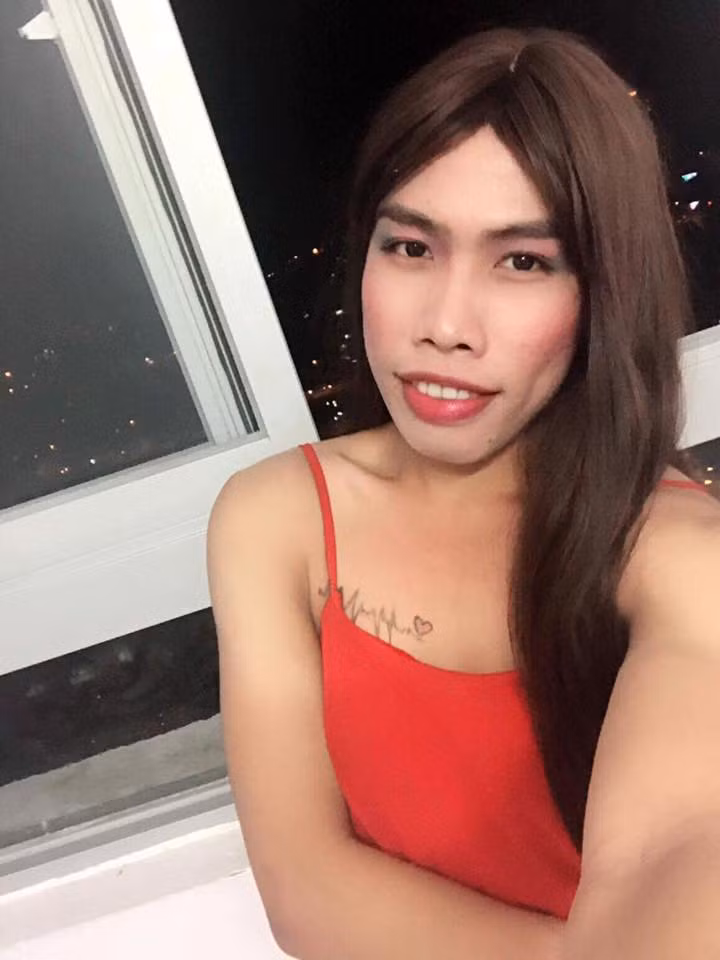 Thậm chí Tùng Sơn còn từng tuyên bố sẽ trở về quê Trà Vinh sau khi bị hack Facebook, nhưng sau đó Facebook của nhân vật này vẫn hoạt động bình thường, bản thân Tùng Sơn cũng vẫn bám trụ lại Sài Gòn. Bằng tất cả những hành động của mình, thảm họa mạng Tùng Sơn đã trở thành nhân vật bị ghét, ném gạch đá nhiều nhất trên mạng xã hội thời gian gần đây.