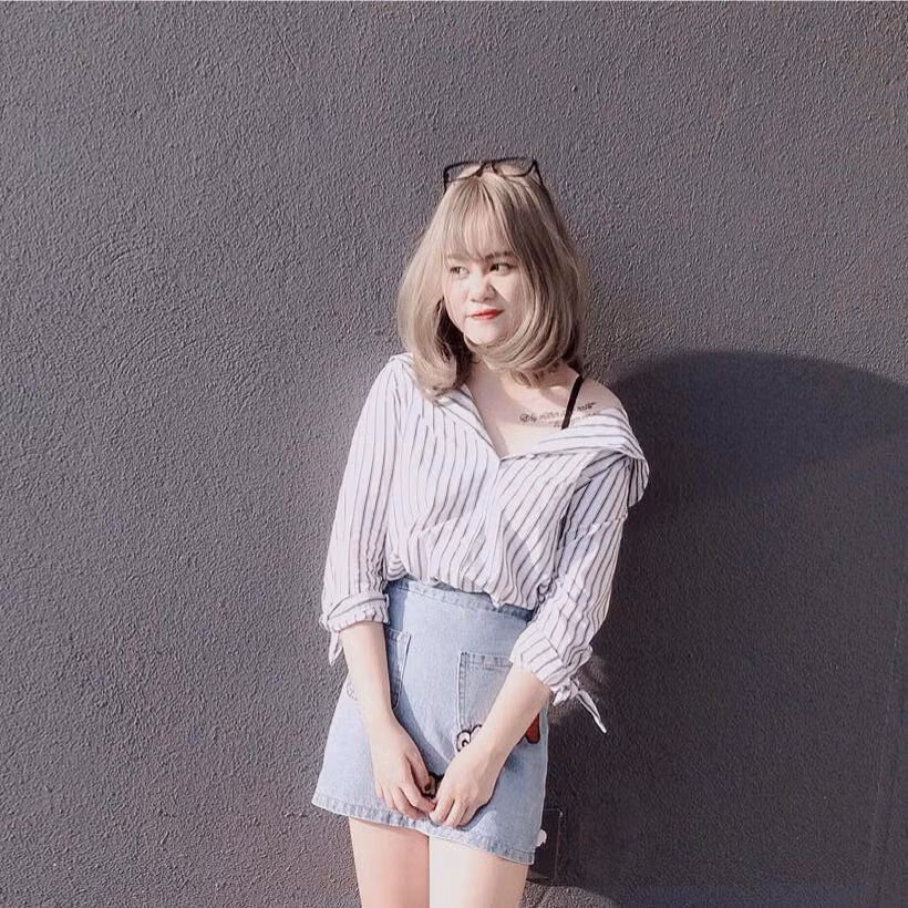 Đặc biệt là những cô gái trẻ, teen girl cùng độ tuổi với Hoàng Trang, họ cho rằng hành động tạo dáng, làm điệu của cô nàng là hết sức bình thường, thể hiện bản chất, sở thích thông thường của các cô gái đang tuổi trưởng thành. Việc Trang bị chê "sống ảo" chỉ vì hành động nhỏ lúc soi gương này là điều không đáng. Ngoài ra những nhận xét về tính cách, con người của Hoàng Trang thông qua chỉ một vài hành động nhỏ vừa qua cũng bị cho là rất chủ quan, mang ý vùi dập.