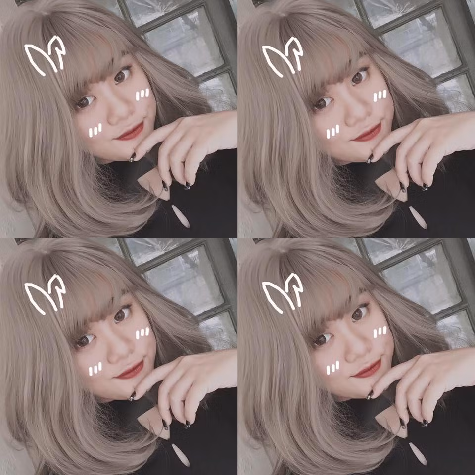 Theo tìm hiểu, nữ sinh tạo dáng trước gương xe gây xôn xao mạng Việt trong ngày hôm qua tên thật là Hoàng Trang, hiện đang là học sinh lớp 12 một trường THPT ở Hà Nội. Bất ngờ được nhiều người quan tâm, chú ý và cũng bị rất đông dân mạng "hỏi thăm", trêu chọc vì hành động soi gương, làm dáng... nhưng Hoàng Trang vẫn tỏ ra khá bình thản và không để bị tác động, ảnh hưởng quá nhiều.