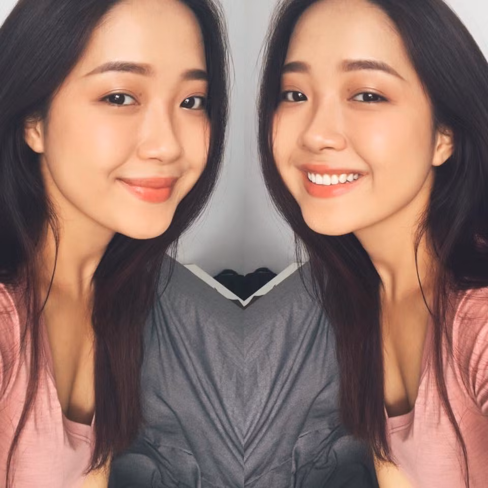 Dựa vào nội dung bài viết, dân mạng đã đoán được ngay cô gái xinh đẹp trong bức ảnh mà bà Đoàn Thị Thu Thủy đăng kèm trong status gây "bão" chính là con gái cưng của bà và những gì bà Thủy viết ra cũng được xem như những lời khuyên mà bà muốn gửi đến ái nữ. Không chỉ gây xôn xao với nội dung bài viết, các quan điểm cá nhân, bà Đoàn Thị Thu Thủy còn vô tình khiến cô con gái xinh đẹp của mình được hàng ngàn người chú ý, khen ngợi về nhan sắc và quan tâm đến cuộc sống.