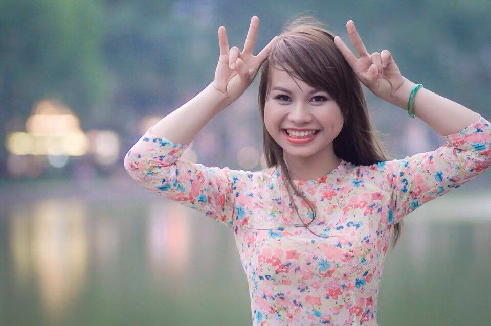 Như ý kiến của một số bạn trẻ, nhìn Lệ Thu... sẽ chẳng thấy một chút gì sự thương hại, mà thay vào đó chỉ là một sự khâm phục, ngưỡng mộ cô gái một chân giàu nghị lực này mà thôi. Chúc cho Lệ Thu sẽ có thêm thật nhiều điều may mắn, hạnh phúc trong cuộc sống, có được nhiều thành công trong công việc và sự nghiệp sau này. Ảnh trong bài: Facebook nhân vật.