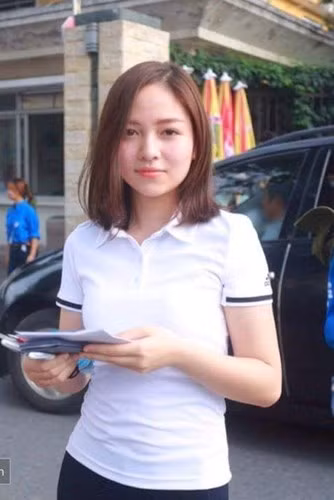 Tháng 9/2016 vừa qua, sau một khoảng thời gian những thông tin liên quan đến Hiền Giang tạm thời lắng xuống thì bạn trẻ đã lại được một phen bất ngờ khi biết được nữ sĩ tử Bách khoa xinh đẹp ngày nào nay đã chính thức lên xe hoa về nhà chồng. Do không muốn bản thân mình là "người nổi tiếng" nên từ sau lần xuất hiện trong bức ảnh chụp ở điểm thi Đại học Bách khoa, Hiền Giang rất hạn chế chia sẻ về bản thân...