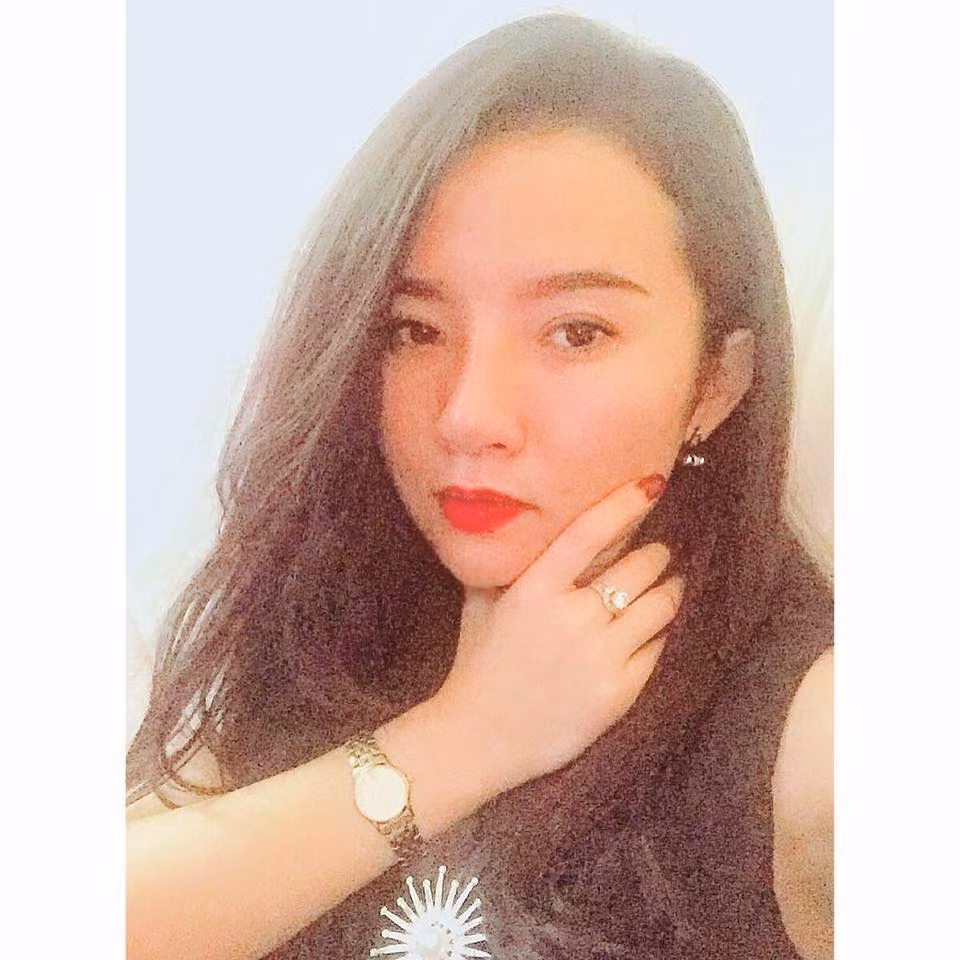 Chị Huyền Tr. chia sẻ: "Bị oan mà cũng cảm thấy áp lực vì đám anh hùng bàn phím quá đông. Hết lời giải thích rằng tôi không phải là nhân vật bị đánh trong clip mà vẫn không lại. Thử hỏi nhân vật trong clip bị đánh cho nát mặt như thế thì 1 đến 2 ngày mặt có lành nhanh như thế này để like stream được không? Kết thúc ở đây được rồi nhé. Tôi nhắc lại, tôi không phải là cô gái kia". Trước một số những thành phần quá "lầy", chị Tr. cũng không ngại sử dụng những từ ngữ khá nặng để chỉ trích ngược lại họ. Điều này xuất phát từ sự bức xúc với các "anh hùng bàn phím", bản thân chị Tr. đã cố gắng giải thích nhưng đều không được thông cảm.