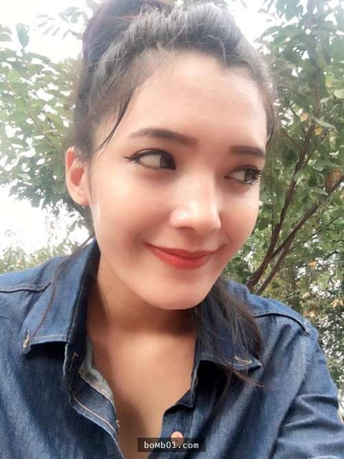 “Tôi rất biết ơn mọi người, thậm chí cả các cụ già cũng đến giúp tôi làm sạch khu vực bán hàng mỗi ngày, tôi không biết phải đền đáp như thế nào cả ngoài việc làm ra những chiếc bánh thật ngon để mời mọi người thưởng thức”, Tiểu Huân xúc động cho biết.