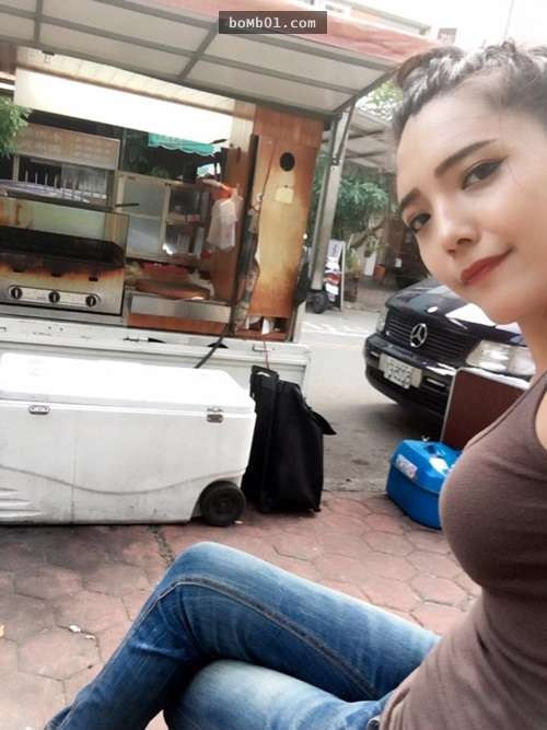 Có thể với nhiều người, cuộc sống chỉ toàn đau khổ và buồn bã. Thế nhưng đâu đó tại thành phố Đài Trung rộng lớn này vẫn luôn tồn tại những điều tốt đẹp, bên cạnh tiệm bánh kếp nhỏ nằm gọn trên chiếc xe là nơi tình người ngập tràn giữa những bộn bề lo toan.