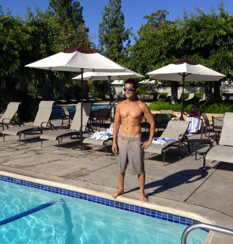 Người con trai nổi bật nhất của tỷ phú Hoàng Kiều - Tommy Hoàng còn khiến nhiều chị em "chết ngất" với vẻ ngoài rất điển trai, phong độ của mình. Đây cũng là một thành quả có được nhờ sự chăm chỉ tập luyện thể thao, rèn luyện thân thể của anh.