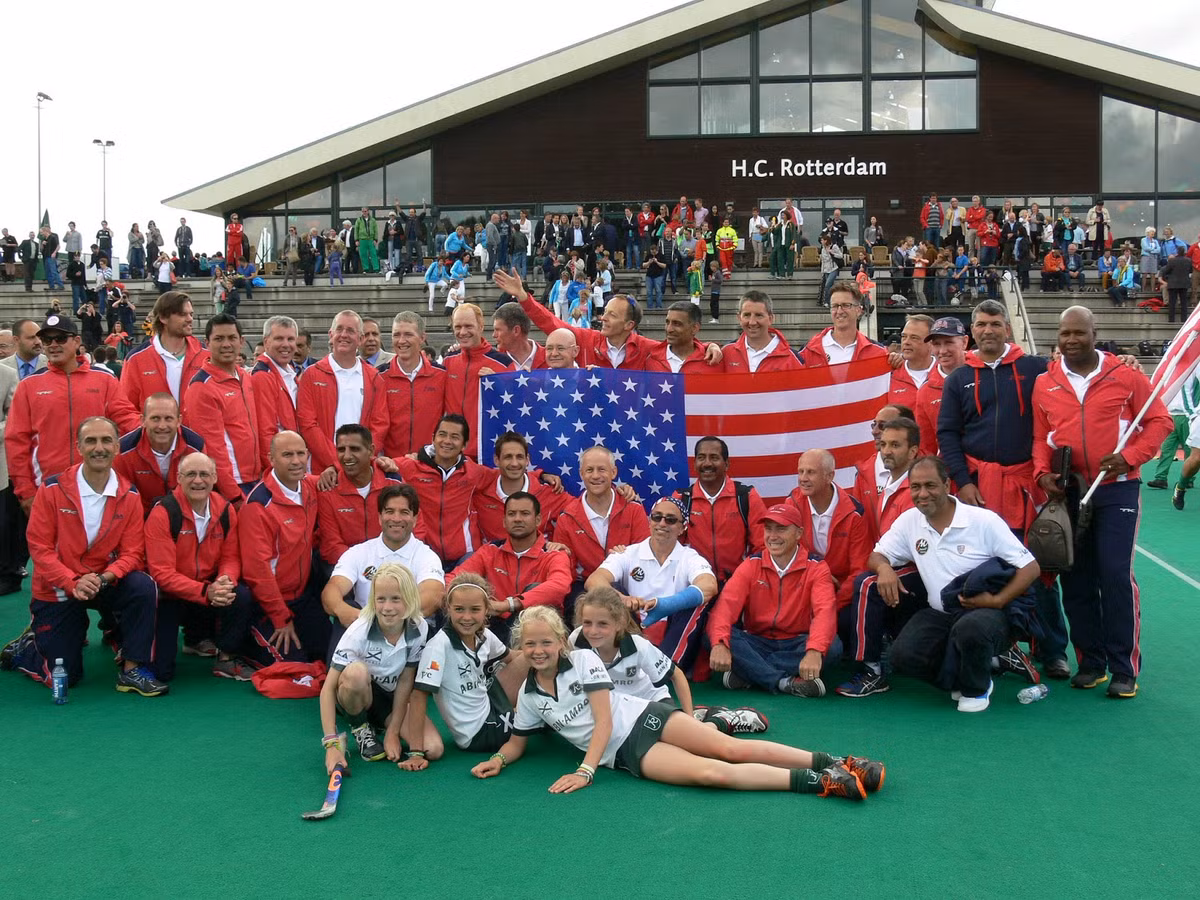 Nếu như người anh trai Tommy Hoàng nổi tiếng nhất trong số 5 người con của tỷ phú Hoàng Kiều khi thường xuyên thay mặt ông trong nhiều hoạt động của tập đoàn RAAS tại các quốc gia, thì Bình Hoàng cũng tỏ ra đa tài không kém. Ngoài việc quản lý một nhà hàng món Nhật khá có tiếng tại Mỹ, Bình Hoàng còn rất nổi bật với tài năng thể thao.