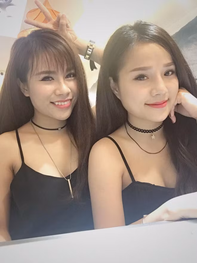 Phong trào cover - hát lại những ca khúc nổi tiếng với những phong cách khác nhau chưa bao giờ kém sức hấp dẫn với dân mạng Việt. Rất nhiều nhân tài trẻ tuổi, trai xinh gái đẹp đã bất ngờ nổi tiếng chỉ sau một vài clip cover chia sẻ trên Youtube. Cặp đôi Song Thương xinh đẹp, hát hay đang được đông đảo dân mạng Việt yêu mến gần đây cũng là một trường hợp như vậy. Sau đoạn clip cover ca khúc "Anh cứ đi đi" cực ngọt ngào, hai cô gái xinh đẹp tựa như hot girl này đã có thêm rất nhiều người theo dõi, fan hâm mộ.