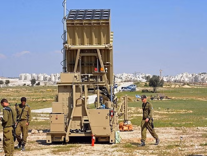 “Nằm dưới sự khống chế của hệ thống phòng không Israel Iron Dome, căn cứ không quân Heimim của Nga sẽ mất đi mọi lợi thế”.
