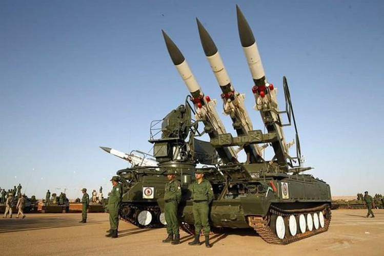 Một khẩu đội tên lửa SA-6 gồm thành phần cơ bản là 4 xe mang phóng tự hành (TEL) 2P25 dựa trên khung gầm xe bánh xích GM-578, mỗi xe mang 3 tên lửa 3M9, vì vậy nó có biệt danh "3 ngón tay thần chết".