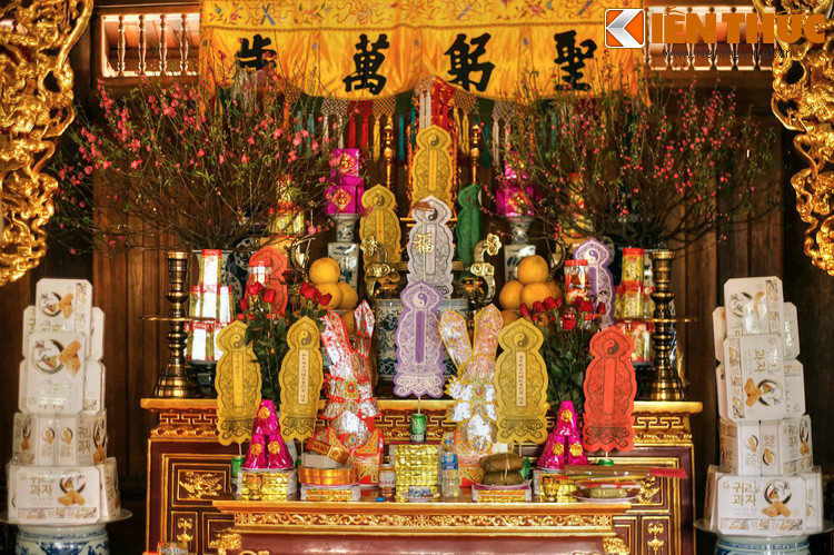 Khi quân Nguyên sang xâm lược, Uy Đô mộ nghĩa binh đi đánh giặc. Khi giặc tan, chàng được phong là Dâm Đàm Đại Vương. Năm ấy chàng 36 tuổi. Tới năm sau Uy Đô qua đời ở ngay nhà riêng tại xóm Bình Thọ.