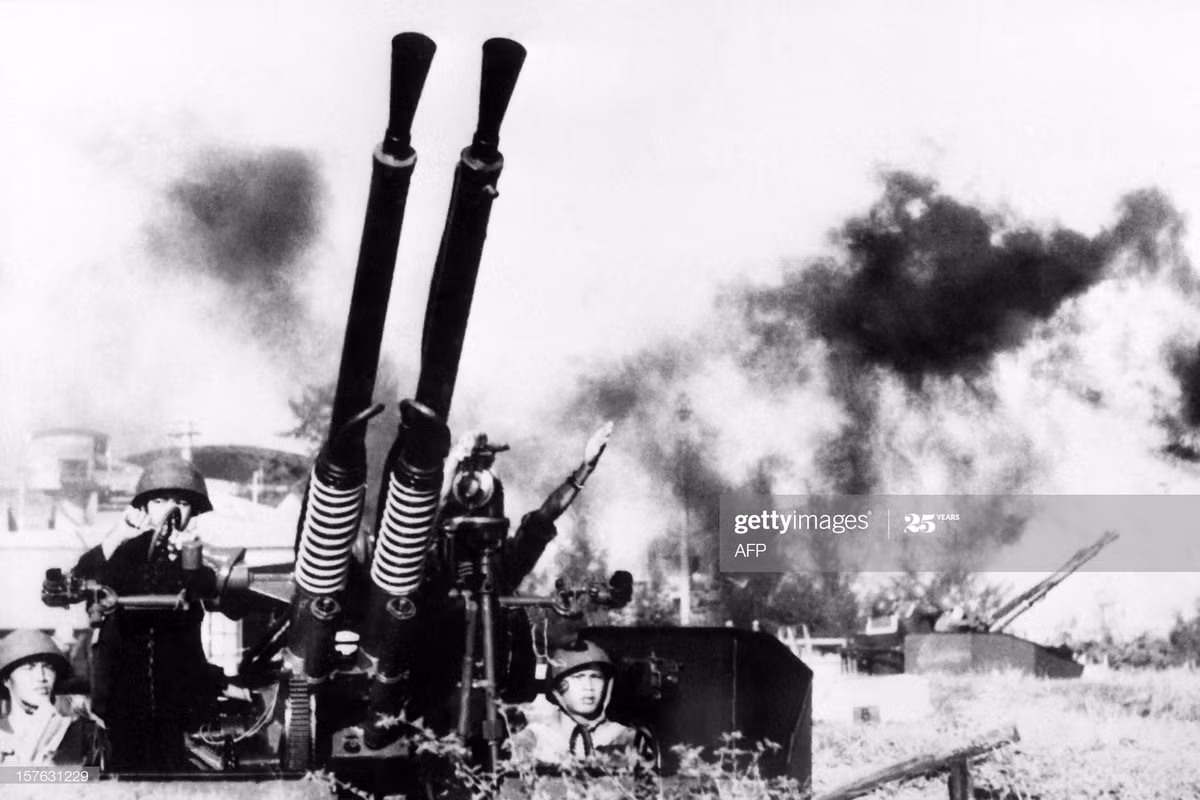 Anh hiem: Ha Noi kien cuong 12 ngay dem chong B-52 My nam 1972