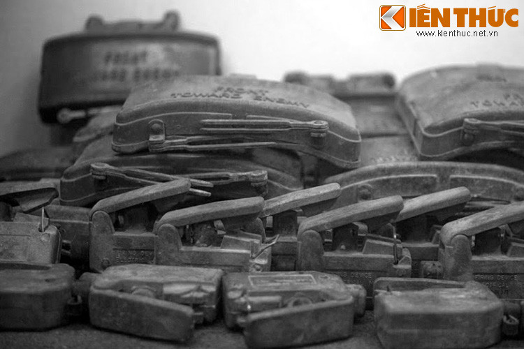 Mìn định hướng M18 A1. Con số 250 kg để cập ở trên là chưa kể tới 7,5 triệu tấn đạn dược được Mỹ sử dụng trên mặt đất (gồm lựu đạn, mìn, thuốc nổ, đạn súng pháo các loại) và 45.260 tấn chất độc hóa học.