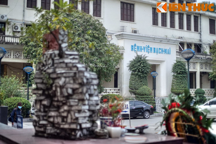 Dù bị hủy hoại nặng nề, chỉ sau 5 ngày khắc phục hậu quả, ổn định tổ chức, cán bộ toàn bệnh viện đã tiếp tục công tác cấp cứu nạn nhân bị thương nặng do bom Mỹ ném xuống Khâm Thiên và các khu vực khác ở Hà Nội trong những ngày đêm sau đó.