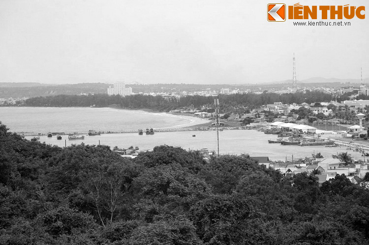 Cuối cùng, Po Sah Inư buồn bã quay lại quê hương. Nàng sống bình lặng và chỉ dạy cho nhân dân cách trồng lúa nước, dệt vải thổ cẩm, trồng trọt, chăn nuôi và đánh bắt hải sản. Cuộc sống những năm cuối đời của nàng trôi qua cùng niểm đau chôn giấu trong trái tim.