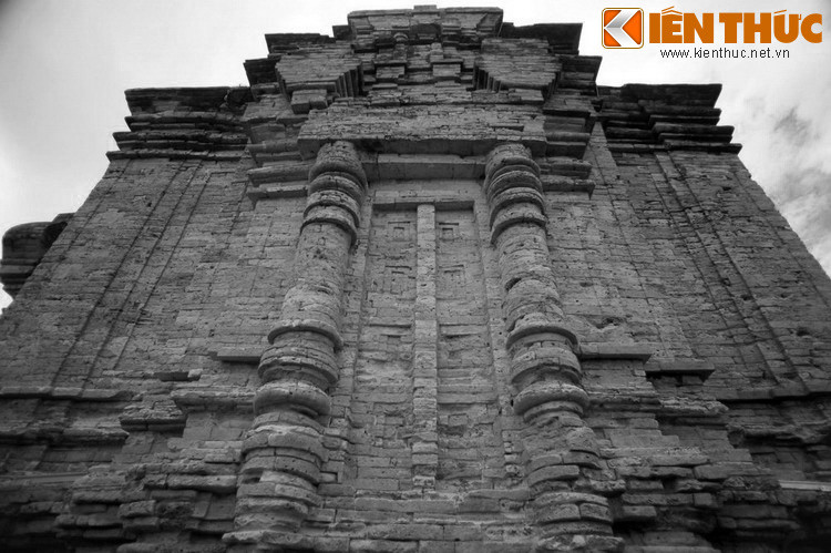 Về phần Po Sah Inư, sau khi biết những chuyện em trai của mình làm để chia rẽ hai người đã vội vã đi tìm chồng để thanh minh mong được nối lại tình duyên. Nhưng đã quá muộn, tình yêu của Po Sahaniempar đã vĩnh viễn không còn thuộc về nàng.