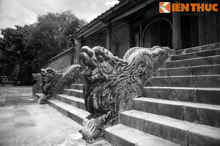 Tương truyền, khi biết mình không thể nào qua khỏi cơn bệnh, vua Thiệu Trị đã gọi hoàng tử thứ hai là Nguyễn Phúc Hồng Nhậm (người sẽ kế nghiệp, trở thành vua Tự Đức) đến dặn dò việc xây lăng mộ cho ông.