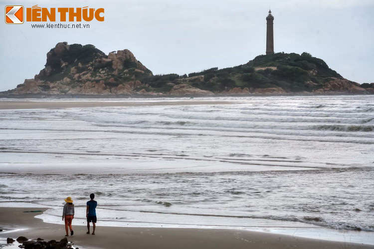 Ngày nay, khung cảnh xung quanh mũi Kê Gà vẫn còn rất nguyên sơ. Đây thực sự là một điểm tham quan hấp dẫn dành cho du khách khi đến thăm tỉnh Bình Thuận.