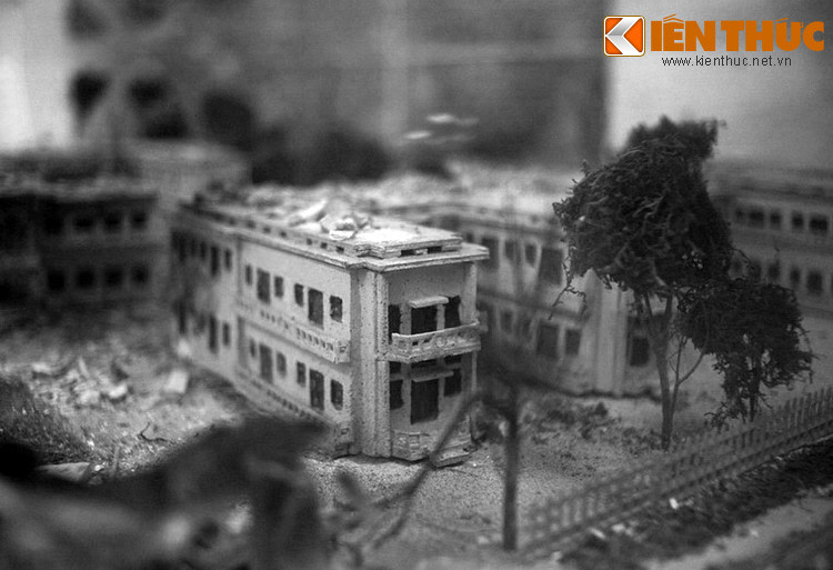 Hồi ký của một nhân chứng ghi lại rằng, đêm ấy trời rét căm căm, hầu hết bác sĩ, bệnh nhân đã được sơ tán. Mỗi khoa chỉ giữ lại vài ba người để trực cấp cứu. Có khoảng 300 bệnh nhân ở dưới hầm.